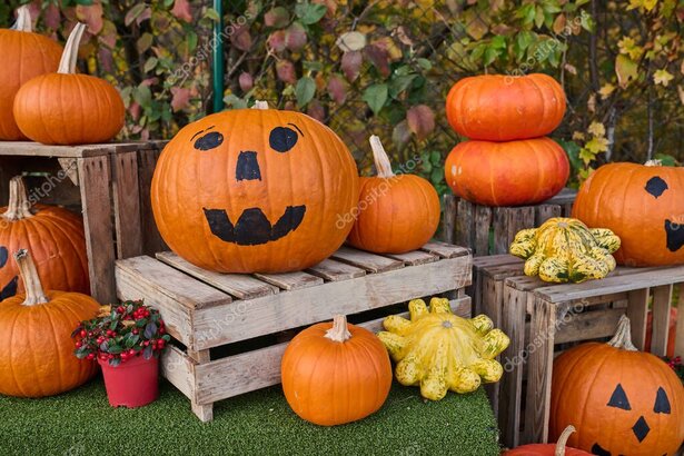 Rodzinne wydarzenie w ogrodzie działkowym z dekoracjami.